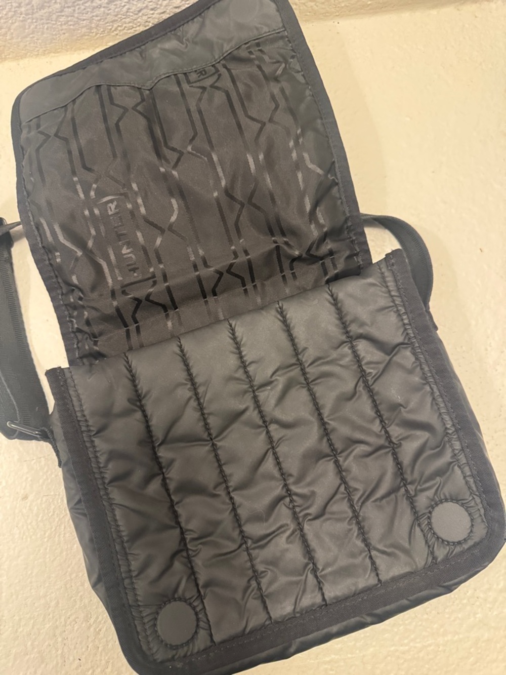 Hunter puffer Quilted Crossbody Shoulder Bag - Picture 4 of 7